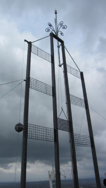 Instal·lat l'aparell de comunicació de la torre de Puig Marí