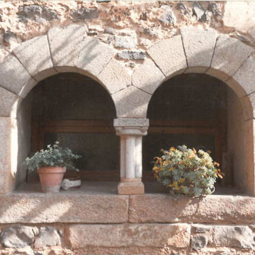 Can Tomàs finestra