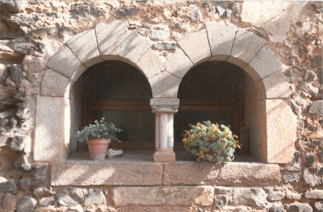 Can Tomàs finestra