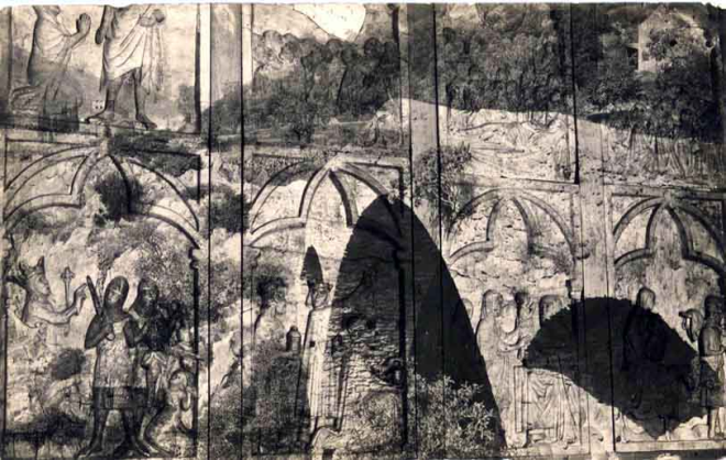 Retaule d'alabastre sobre el fons d'un pont