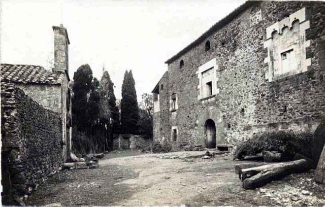 Casa Can Ribot i capella de la Mare de Déu del Roser