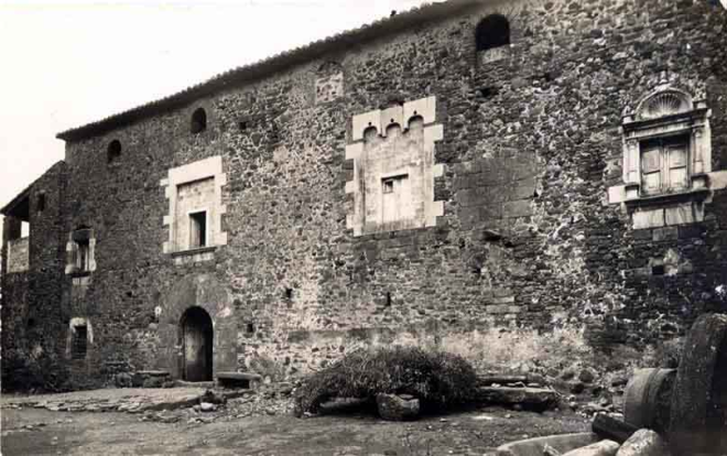 Casa Can Ribot. Detall de la façana