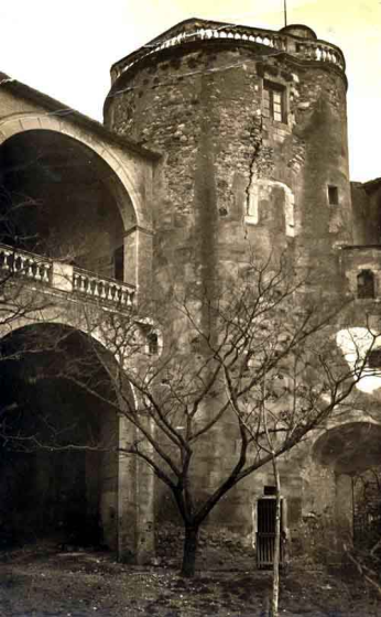 Castell de Medinyà. Torre i galeria d'arcs