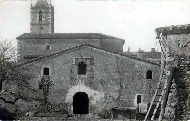 Can Perpinyà i campanar de l'església de Santa Maria