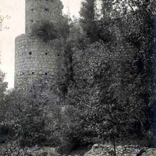 Castell de Sant Iscle. Torre circular.