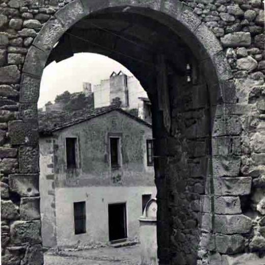 Plaça d'Armes i portal Vila Vella