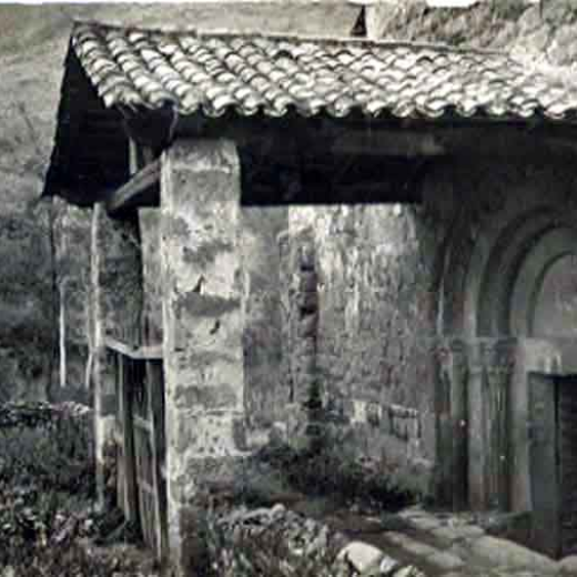Església de Sant Joan les Fonts. Porxo i portalada