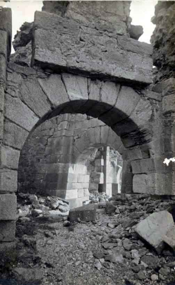 Castell de la Trinitat. Portal
