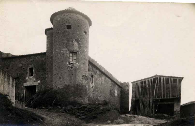 Castell de Ravós. Exterior