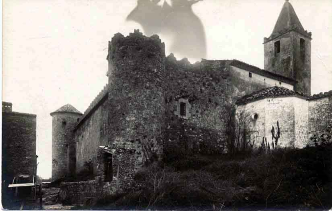 Castell de Ravós. Exterior