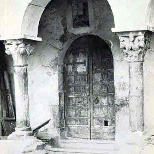 Sant Jaume. Porta i Atri