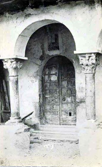 Sant Jaume. Porta i Atri