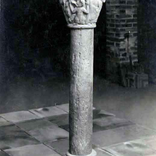 Columna i capitell d'estil romànic