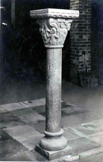 Columna i capitell d'estil romànic