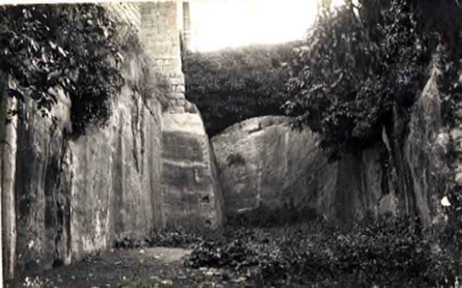 Muralla. Fossar