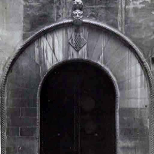 Ajuntament o Casa de la Vila. Porta