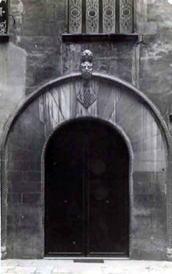 Ajuntament o Casa de la Vila. Porta