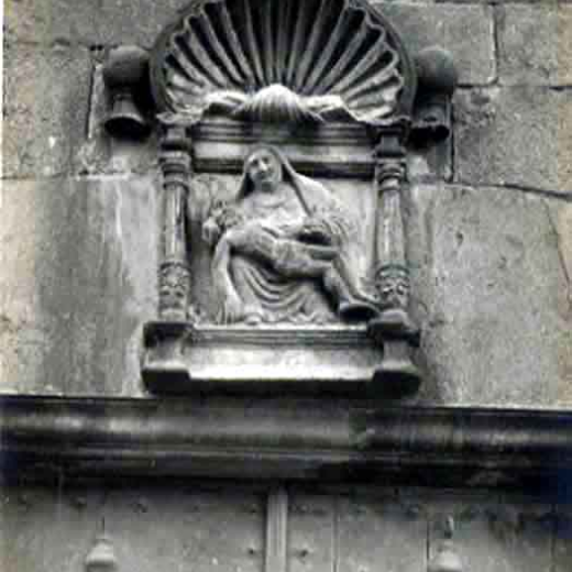 Església de la Pietat. Relleu de la façana
