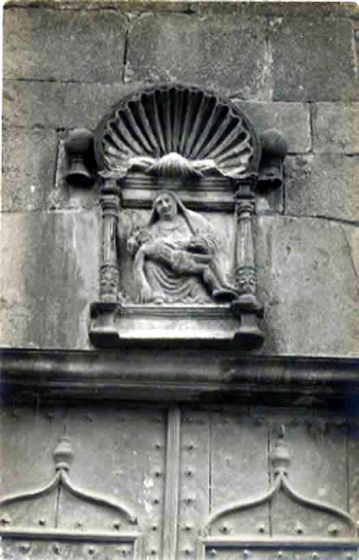 Església de la Pietat. Relleu de la façana