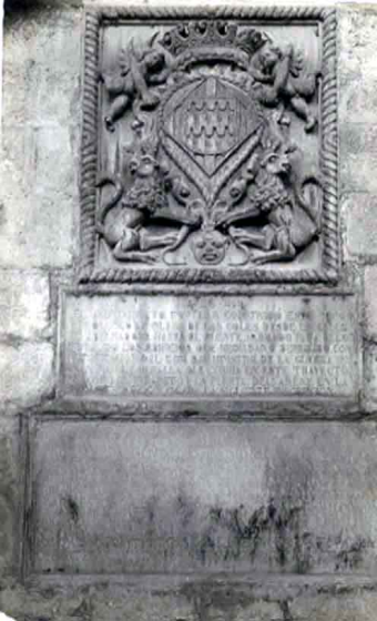 Làpida commemorativa de l'enderroc de la muralla