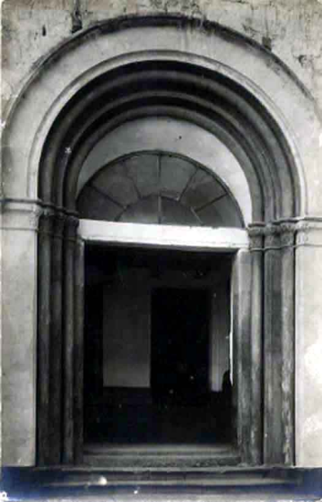Porta sense identificar