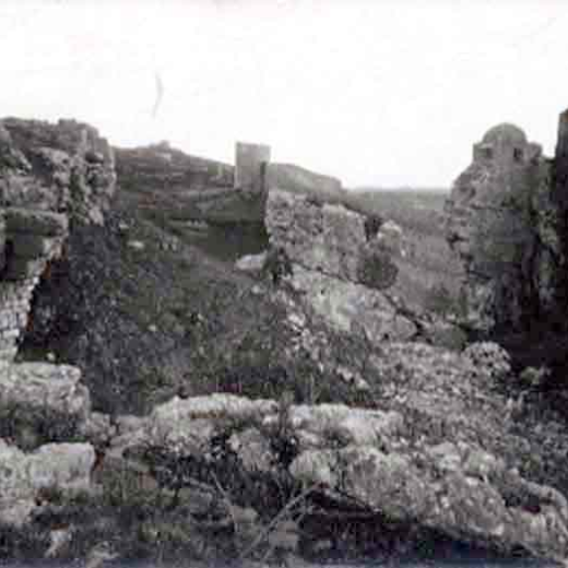 Muralles de la Torre Gironella a Sant Domènec