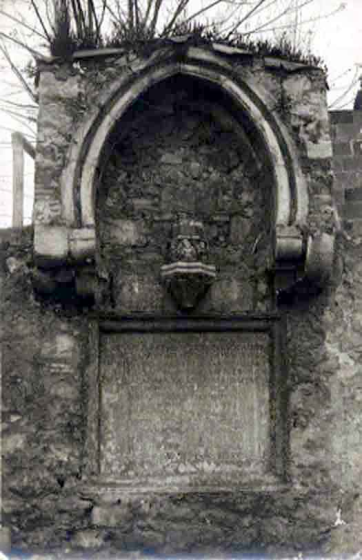 Fornícula i làpida commemorativa de la prèdica de Sant Vicenç Ferrer