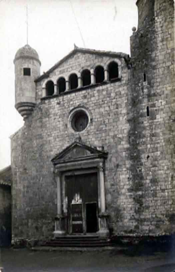 Església parroquial. Façana principal