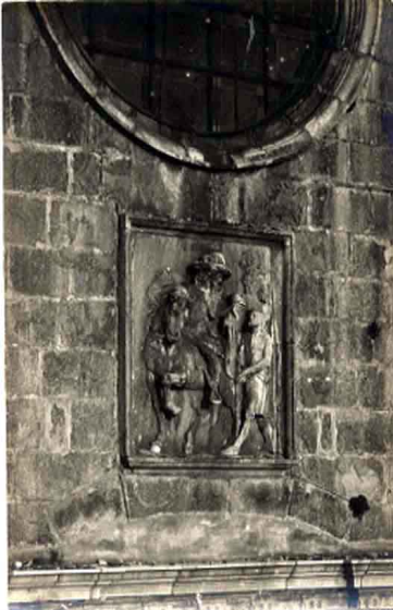 Església de Sant Martí. Relleu de Sant Martí a la façana