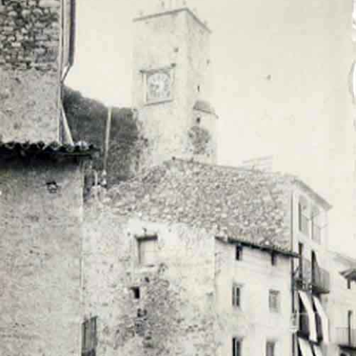 Carrer de Beget amb l'antiga torre del rellotge