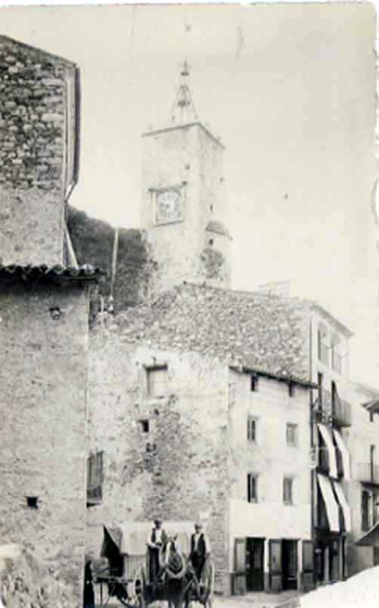 Carrer de Beget amb l'antiga torre del rellotge