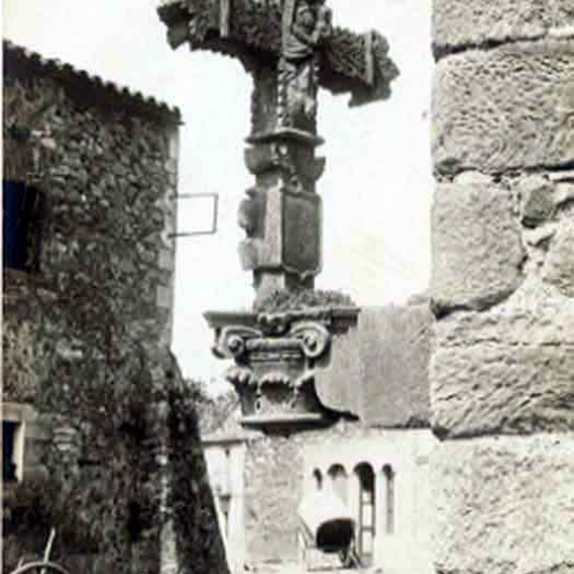 Església Sant Esteve. Creu amb la Mare de Déu i el nen.