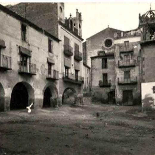 Plaça Major i campanar de l'església de Sant Jaume