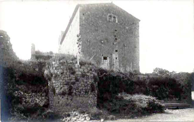 Castell de Bellcaire. Façana posterior