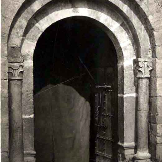 Església de Sant Llorenç d'Adri. Portada