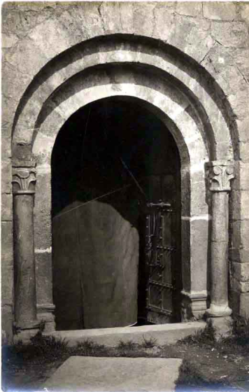 Església de Sant Llorenç d'Adri. Portada