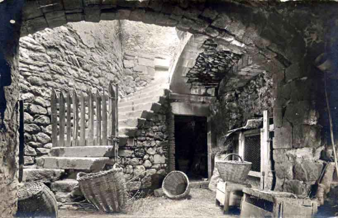 Castell de Celrà. Pati