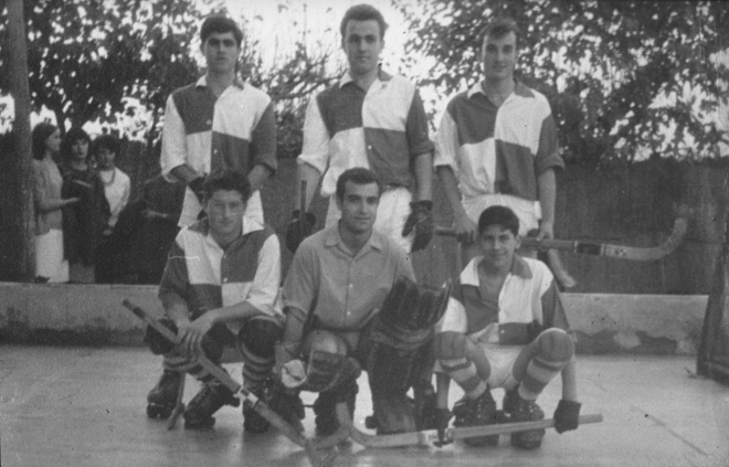 Equip del SHUM a la pista de Tordera

Drets: Josep Artigas, Joaquim Codina i Narcís Selva

Agenollats: Josep M Quellos, Joan Selva i Santi Costa