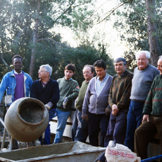 Obres de restauració a Sant Jordi.

D'esquerra a dreta: el morenito Pepe, Xavier Vergés, Jordi Vergés, Josep Panosa, Josep Soler, Juli Campeny, Martí Tomàs i Joan Machado.
