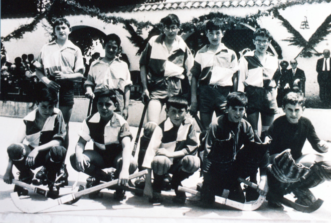 Equip del SHUM infantil.

Drets: Pere Pons, Alfons Surís, Josep M Bagué, Alfons Soms i Lluís Quellos.

Agenollats: Antoni Tomàs, Josep Bancells, Josep Bosch, Pere Gimenez i Pere Serra.