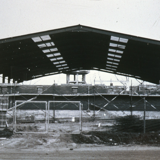 Obres de construcció del pavelló poliesportiu l'any 1985