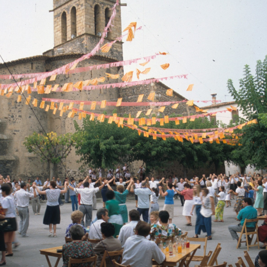Ballada de sardanes a la plaça per la Festa Major de l'any 1993