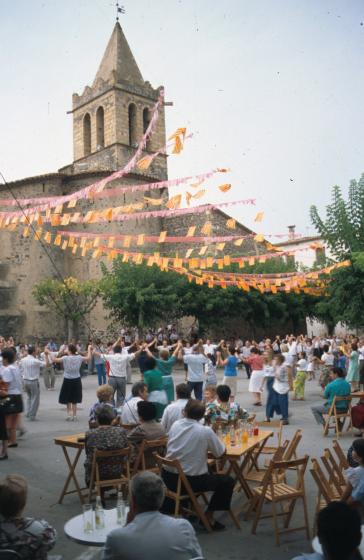 Ballada de sardanes a la plaça per la Festa Major de l'any 1993