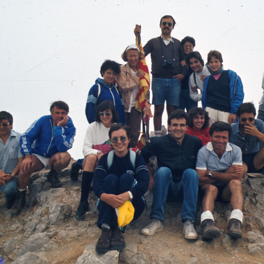 Una excursió dels Amics de l'Esport a Pedraforca l'any 1985.

Drets: Agnés Tomàs, Dora Tarrés, Guillem Mañà, Georgina Freixas, Carme Mañà, M del Mar Baños, Salvador Guinart.

Asseguts: Juli Campeny, Joaquim Roca, Montserrat Sarrà, Pilar Valentí, Fermí Artigas, Pili Morral, Josep Gispert i Francesc Guinart.