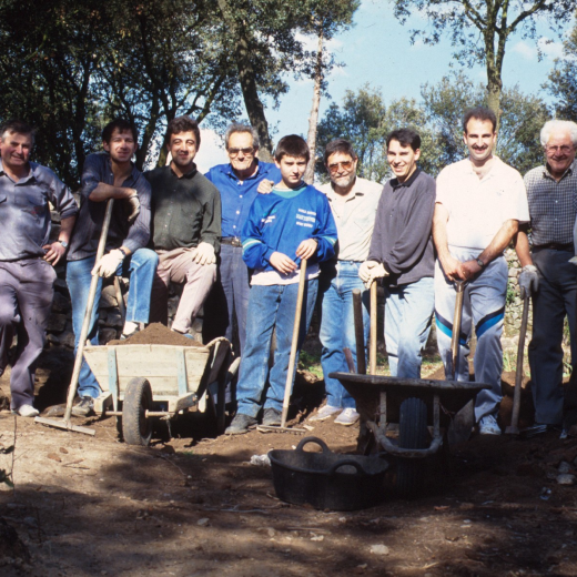 Tasques de recuperació del castell de Torcafelló.

Grup de treball: Joaquim Roca, Josep Costa, Joan Romaguera, Josep Reyner, Jordi Vergés, Francesc Guinart, Josep Perez, Joan Colls, Martí Tomàs i Juli Campeny.