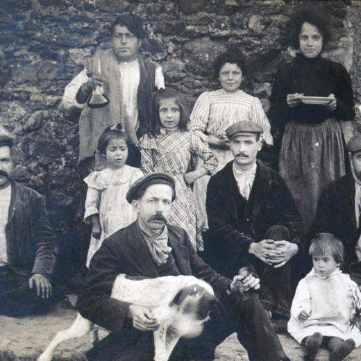 Grup de treballadors en un descans a principis del segle XX
