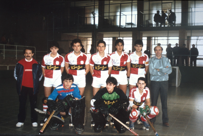 Equip del SHUM, temporada 1986 - 1987.

Agustí Brut, entrenador, Rafel Bancells, Miquel Humbert, Jodri Bosch, Albert Viader, Sergi Codina, i Julià Serra, delegat.

A davant: Lluís Presas, Jordi Tresserras i Jordi Tarres.