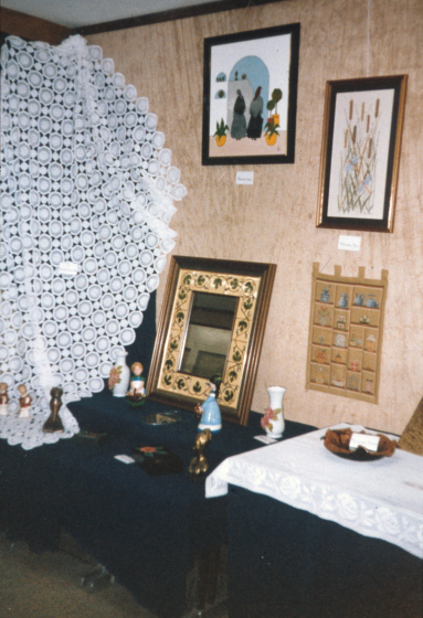 Aspecte de l'exposició d'artesania per la Festa Major de l'any 1981