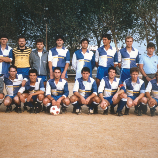 Equip de la UE Maçanet l'any 1987 quan jugava a la primera regional.

Josep Masferrer, entrenador, Albert Canals, Joan M del Deval, J. Antonio Moreno, Josep M Vila, Llorenç Martínez, Josep Ribas, Llorenç Juncà, Vicens, massatgista i Àngel Tomàs.

A davant: Josep M Villatge, Antoni Berrocal, Josep Cardona, Jordi Escolà, Joan Barber, Martí Machado, Jordi Barceló i Antoni Martínez.