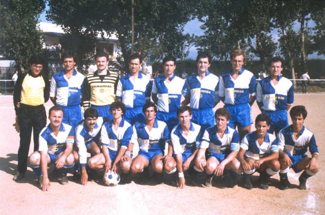 Equip U. E. de Maçanet temporada 1986.

Angel Tomàs, Josep M Ribas, Joan Miquel Devol, Ferran Gomez, Rafel Ortega, Alfons Pañuelo, Llorenç Juncà i Francesca Molina.

Jordi Màrquez, Antoni Martínez, Josep Devol, Llorenç Martínez, Javier Espada, Jordi Barceló, Jaume López i Albert Tomás.